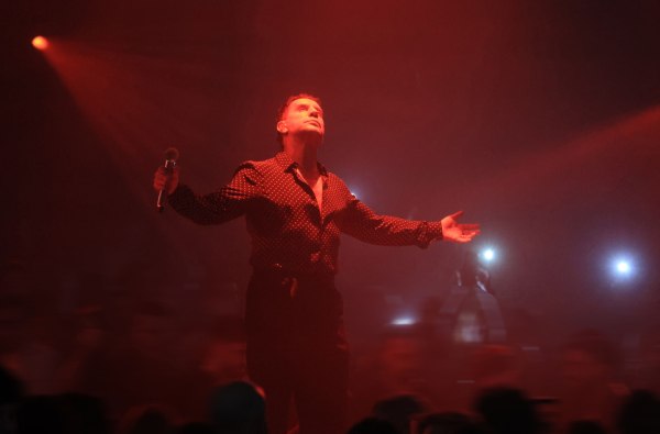 «Πετάει» ο Γιώργος Μαζωνάκης: Εξιτήριο για τον τραγουδιστή μετά την επιτυχημένη επέμβαση στη χολή