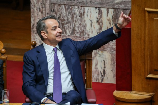 Υποκλοπές: Πώς καταρρέει το αφήγημα των «ιδιωτών» του Predator και η ολοφάνερη αμηχανία μιας ολόκληρης κυβέρνησης