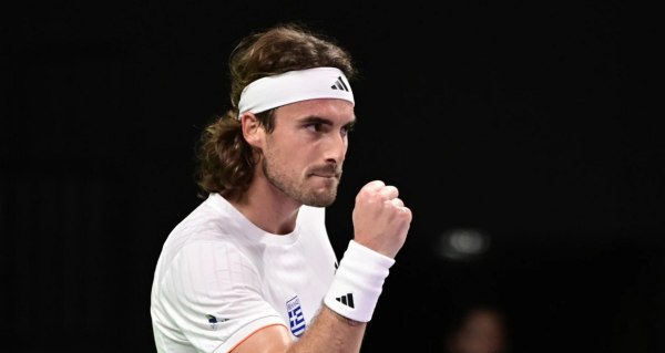 Ο Τσιτσιπάς απέκλεισε τον Ριντερκνές και συνεχίζει στο Ρότερνταμ