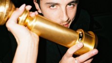 Ο Τιμοτέ Σαλαμέ δεν κοιμάται και ξυπνάει με τη σκέψη του να κερδίσει Όσκαρ, ενώ ο κόσμος καίγεται