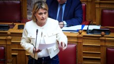 Με την «ουρά στα σκέλια» μετά από δύο μέρες η Αλεξοπούλου της ΝΔ και των 20 ακινήτων για την κυνική δήλωση «ο τζάμπας πέθανε»