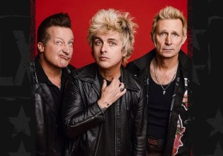 Oι Green Day καλούν τους πράκτορες της ICE να παραιτηθούν «απ’ αυτή τη γ@μ@@@νη δουλειά» – Οι μπηχτές για τα αρχεία Έπσταϊν