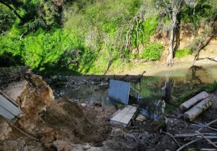Για κίνδυνο κατάρρευσης πρανούς σε ρέμα κάνει λόγο ο Δήμος Νέας Φιλαδέλφειας-Νέας Χαλκιδόνας