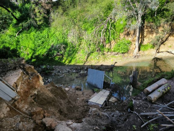 Για κίνδυνο κατάρρευσης πρανούς σε ρέμα κάνει λόγο ο Δήμος Νέας Φιλαδέλφειας-Νέας Χαλκιδόνας