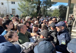 Μυτιλήνη: Νέα ένταση με Άδωνι Γεωργιάδη, υγειονομικούς και αστυνομία – Καταγγέλλουν αποκλεισμό οι εργαζόμενοι