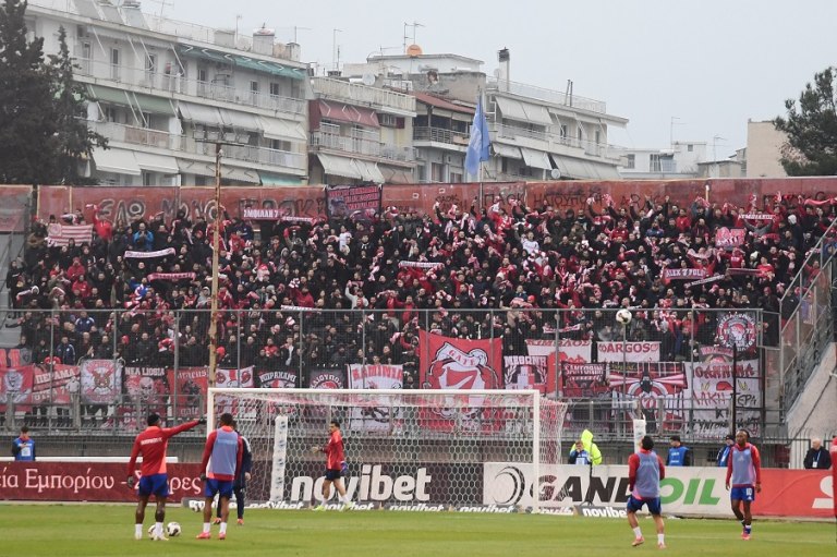Ολυμπιακός: Θερμή υποδοχή στην αποστολή του στις Σέρρες (vid)