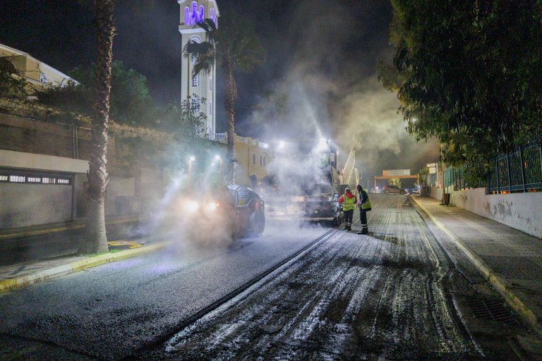 Εκτεταμένες εργασίες ασφαλτόστρωσης στην Ακτή Μιαούλη από τον Δήμο Πειραιά