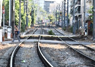 Συνελήφθη άντρας έκλεψε καλώδιο χαλκού 100 μέτρων στον προαστιακού στο Ζεφύρι – Βίντεο από τη δράση του