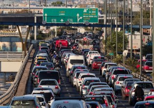 Κίνηση στους δρόμους: Μποτιλιάρισμα σε Αθήνα και Πειραιά – Καθυστερήσεις και στην Αττική Οδό