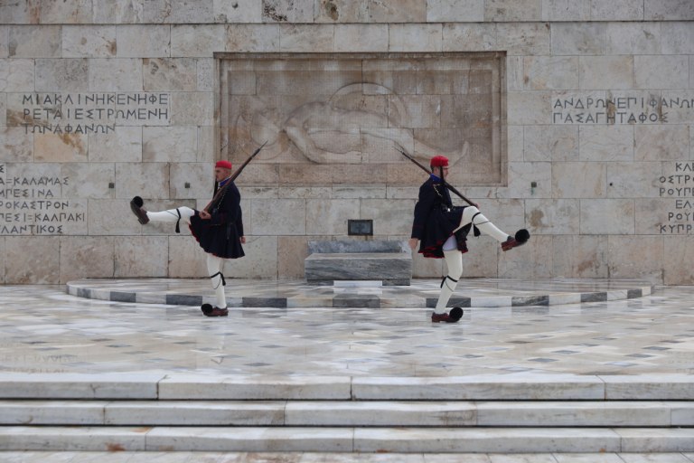 Δένδιας – Μενδώνη ανακοίνωσαν Μικτή Συμβουλευτική Επιτροπή για τον Άγνωστο Στρατιώτη