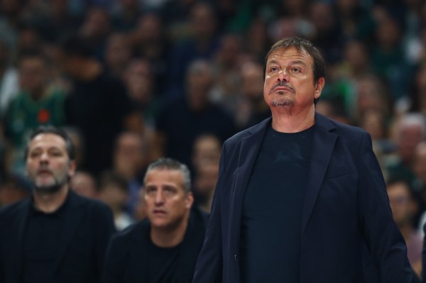 Εργκίν Αταμάν: Ανακοινώσεις από Παναθηναϊκό και Ολυμπιακό για τον θάνατο της μητέρας του (pics)