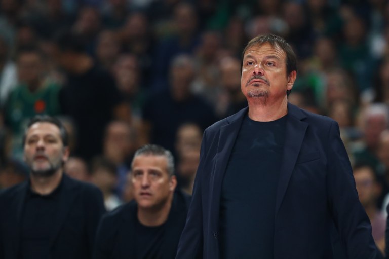 Εργκίν Αταμάν: Ανακοινώσεις από Παναθηναϊκό και Ολυμπιακό για τον θάνατο της μητέρας του (pics)