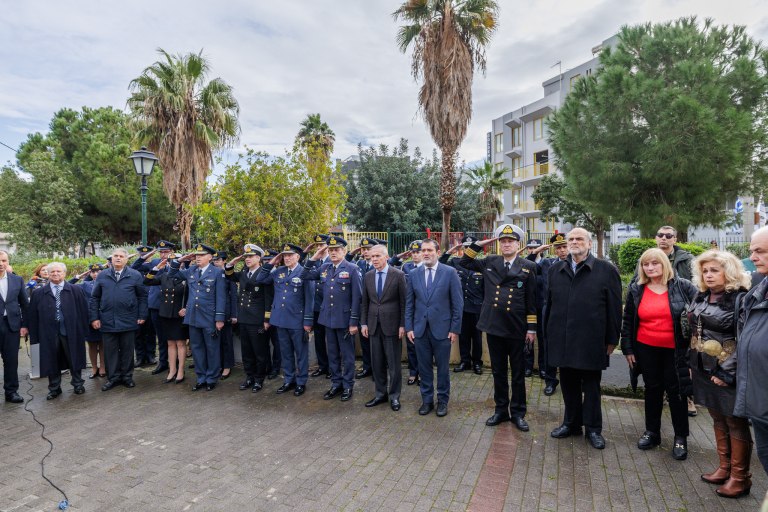 Ο Δήμος Πειραιά τίμησε τη μνήμη των 63 θυμάτων του C-130 που συνετρίβη στο όρος Όθρυς στις 5/2/1991
