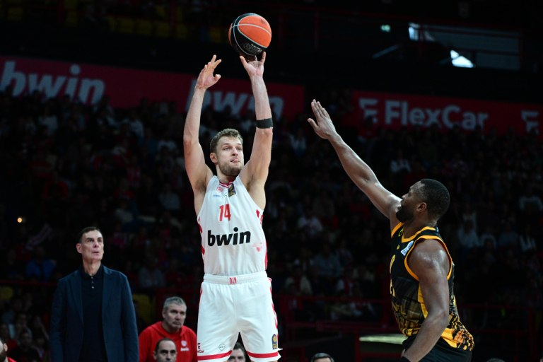 Οι αθλητικές μεταδόσεις της ημέρας (17/2): «Δράση» με Champions League και Κύπελλο Ελλάδας μπάσκετ