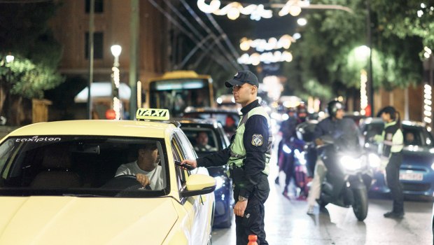 Αλκοτέστ: Οι «τσιλιαδόροι» των 20€ και οι έξτρα υπηρεσίες των νυχτερινών κέντρων