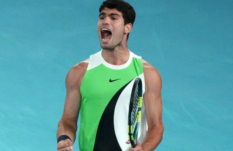 «Βασιλιάς» στo Australian Open ο Αλκαράθ, νίκησε με ανατροπή τον Τζόκοβιτς (3-1)