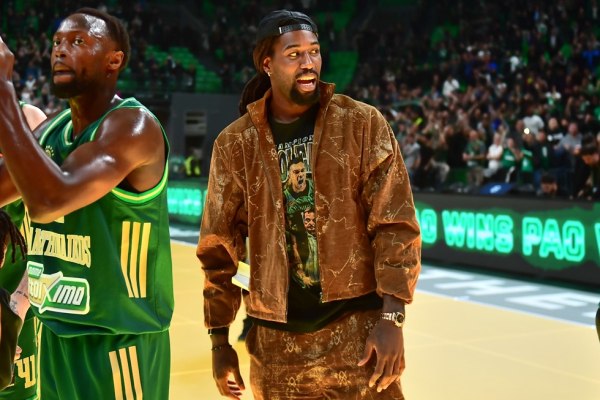 Η… ιδιαίτερη ανάρτηση του Λεσόρ: «Ευτυχώς δεν τσακώθηκα με τη μητέρα μου, θα είχα μπερδέψει το ΣΕΦ και το ΟΑΚΑ»