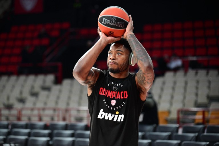 «Είναι υπέροχος από την πρώτη μέρα»: Τα λόγια του Ταϊρίκ Τζόουνς για τον Μιλουτίνοφ