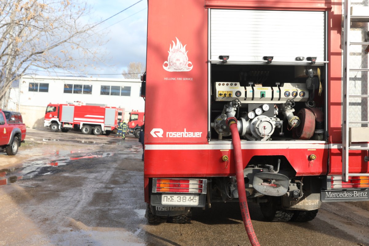 Στις φλόγες δύο ΙΧ στην Κηφισιά