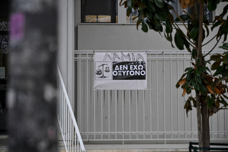 Τρία χρόνια μετά την εθνική τραγωδία στα Τέμπη που σημάδεψε τη χώρα – Πλησιάζει η δίκη