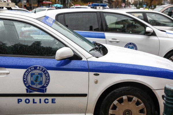 Ηράκλειο Κρήτης: Μπούκαραν σε σπίτι, προκάλεσαν φθορές, τραυμάτισαν άτομο και έκλεψαν ελαιουργικές βέργες