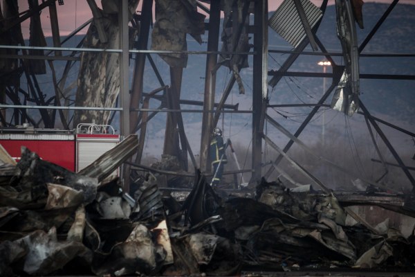 Νέες έρευνες με σκυλιά στο κατεστραμμένο εργοστάσιο της Βιολάντα