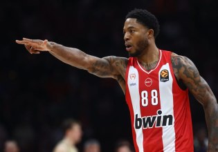 Με το «βλέμμα» στην κορυφή ο Ολυμπιακός