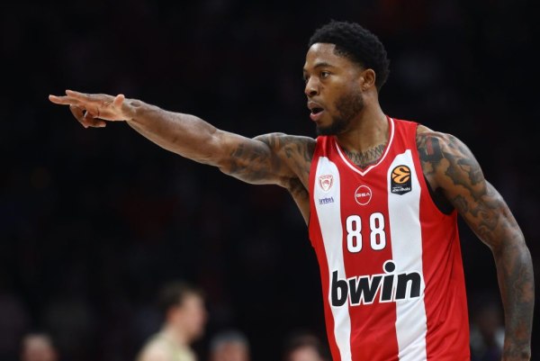 Με το «βλέμμα» στην κορυφή ο Ολυμπιακός