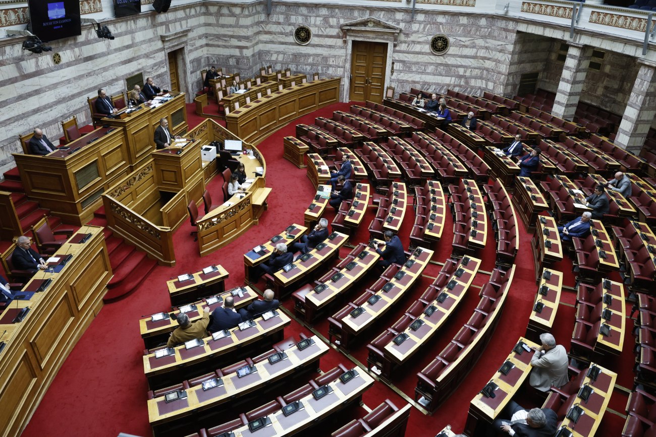 Συνταγματική αναθεώρηση: Πώς εκκινεί η διαδικασία, ποιες οι απαιτούμενες συναινέσεις και πώς ψηφίζεται η αλλαγή του Συντάγματος