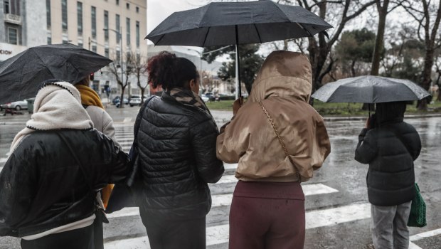 Τοπικές βροχές στα ηπειρωτικά και άνοδος της θερμοκρασίας – Καταιγίδες στο Ιόνιο και χιόνια στα ορεινά