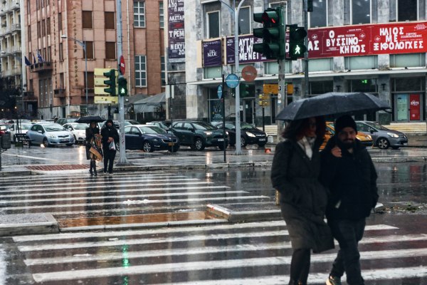 Καιρός: Βροχές σε όλη τη χώρα και αφρικανική σκόνη σε νότια και δυτικά – Πέφτει η θερμοκρασία