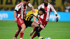 ΑΕΚ – Ολυμπιακός: Μεγάλη ευκαιρία με Ροντινέι, σωτήρια επέμβαση ο Στρακόσα (vid)