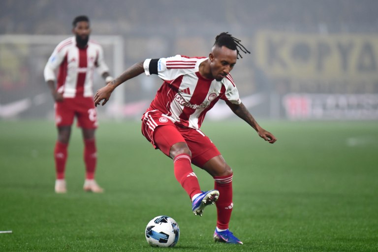 Το μήνυμα του Ζέλσον Μαρτίνς για την ανανέωση με τον Ολυμπιακό: «Χαίρομαι που μπορώ να συνεχίσω να βοηθάω» (vid)