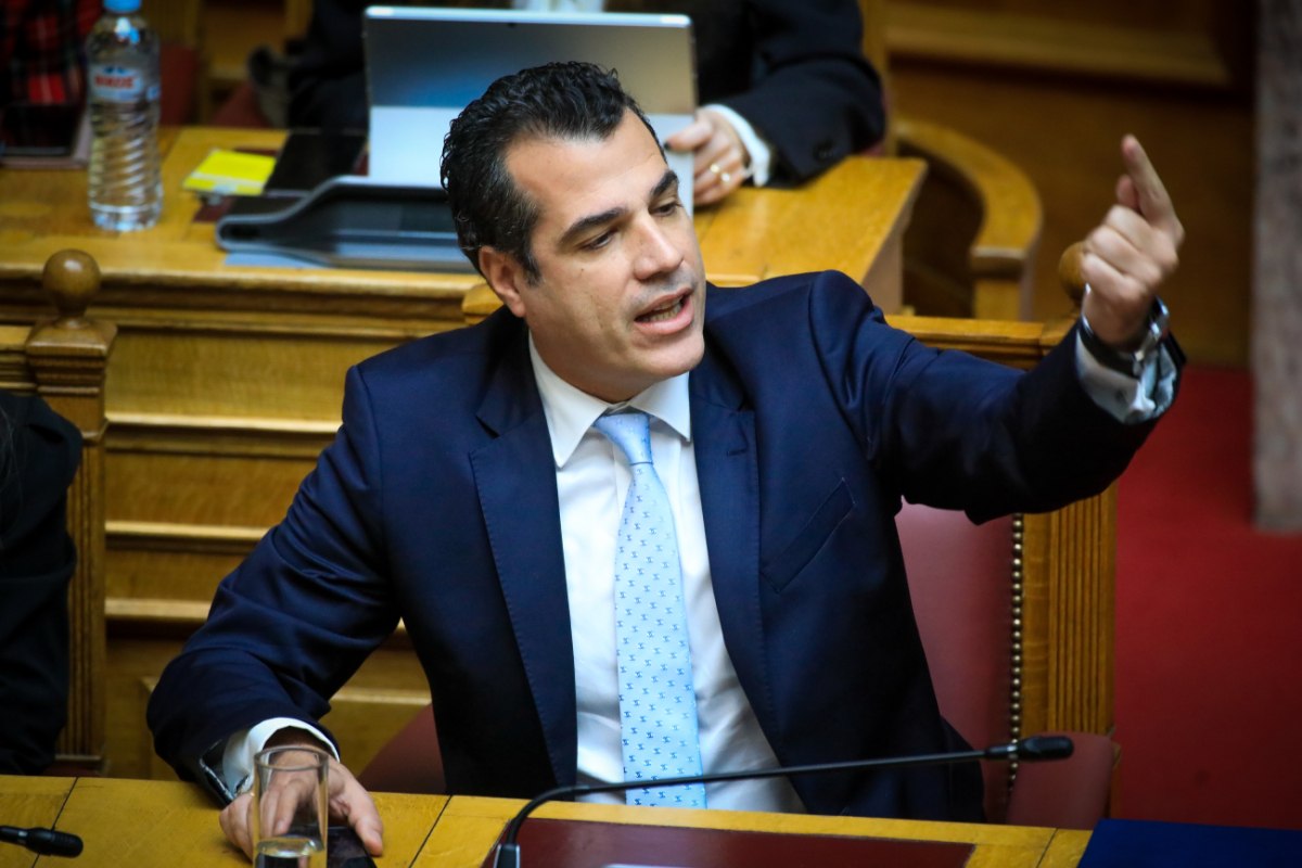 Προκλητικός Πλεύρης για τραγωδία στη Χίο, είπε μόνο «συγχαρητήρια» – Ενημέρωση και εξηγήσεις ζητά η αντιπολίτευση