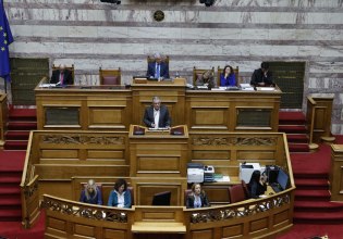 Βουλή: «Όχι» στην άρση ασυλίας Κουτσούμπα για τα οικονομικά του ΚΚΕ – «Ναι» στην άρση του Δημήτρη Μάντζου