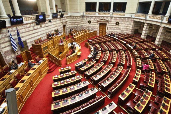 4+1 παράδοξα του πολιτικού σκηνικού