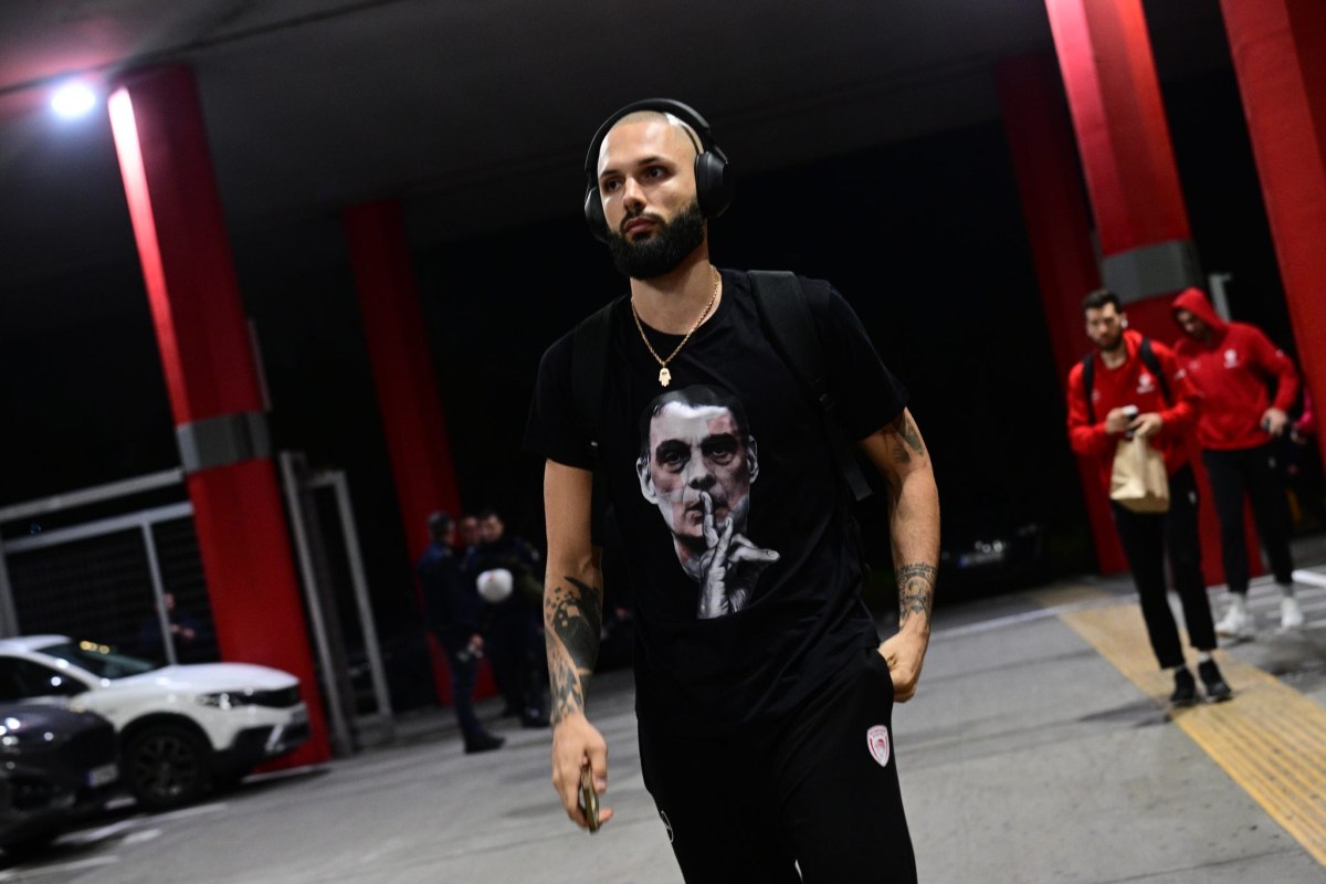 Ολυμπιακός: Με μπλουζάκι Μπαρτζώκα ο Φουρνιέ (pics)