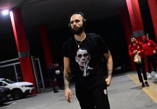 Ολυμπιακός: Με μπλουζάκι Μπαρτζώκα ο Φουρνιέ (pics)