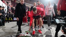 Φόρος τιμής στο ΣΕΦ για τα θύματα της «Θύρας 7» από τον Ολυμπιακό και τον Χάκετ (vids)