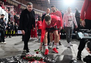 Φόρος τιμής στο ΣΕΦ για τα θύματα της «Θύρας 7» από τον Ολυμπιακό και τον Χάκετ (vids)