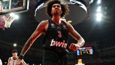 Η σπουδαία κίνηση του Γουόρντ: Σκόραρε και φίλησε το σήμα του Ολυμπιακού (vid)