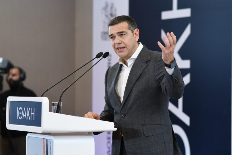 Σαν βγήκε ο Τσίπρας στον πηγαιμό για την Ιθάκη, κάθε λιμάνι και καημός για τον Μητσοτάκη, που του ‘σκασε και νέο σκάνδαλο με Παναγόπουλο και Στρατινάκη