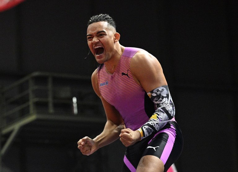 Στα 5,90μ. «πέταξε» ο Εμμανουήλ Καραλής στο «Fly Athens Indoor»! (vids)