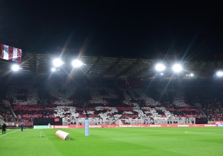 Λύγισαν και τα σίδερα στο Καραϊσκάκη – «Αδέρφια ζείτε εσείς μας οδηγείτε» (vid)