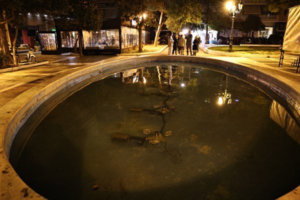 Καλλιθέα: Κοριτσάκι 2,5 ετών έπεσε σε σιντριβάνι – Κατάφεραν να το σώσουν οι γιατροί, νοσηλεύεται στη ΜΕΘ