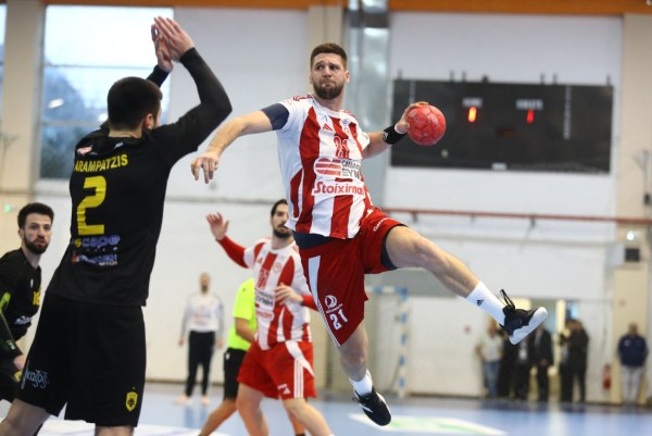 Ολυμπιακός – ΑΕΚ 33-29: «Ερυθρόλευκο» το Κύπελλο στο χάντμπολ (vid)