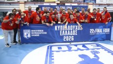 Η απονομή του Κυπέλλου χάντμπολ στον Ολυμπιακό (vids)