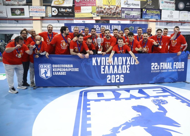 Η απονομή του Κυπέλλου χάντμπολ στον Ολυμπιακό (vids)