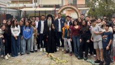 Ολυμπιακός: «Ερυθρόλευκη» Τσικνοπέμπτη στα εκπαιδευτήρια της Μητροπόλεως Πειραιά