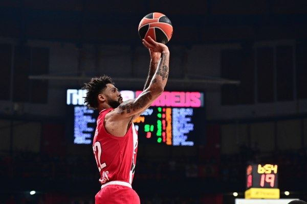 Ολυμπιακός: Ο Ντόρσεϊ επέστρεψε στην Ελλάδα και παίζει στον τελικό Κυπέλλου